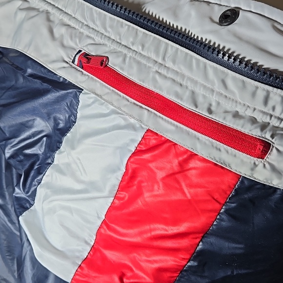 Tommy Hilfiger Wind Resistant Hooded Puffer Chevron Colorblock LG - Picture 8 of 12